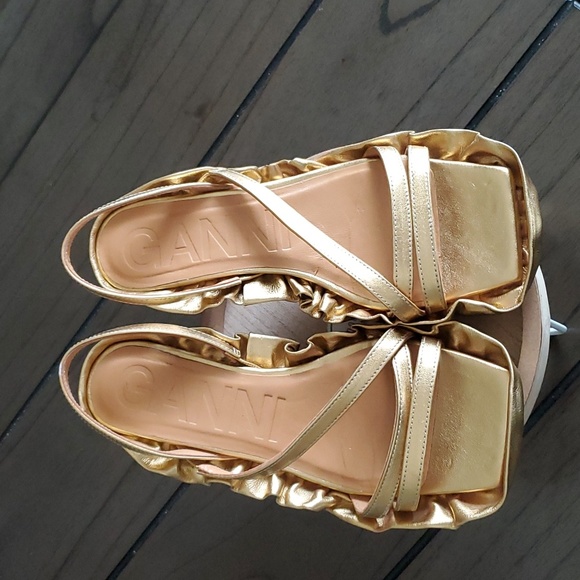 GANNI Ruffle Square Toe Slingback Sandals, Metallic Gold, 36 - Picture 3 of 8